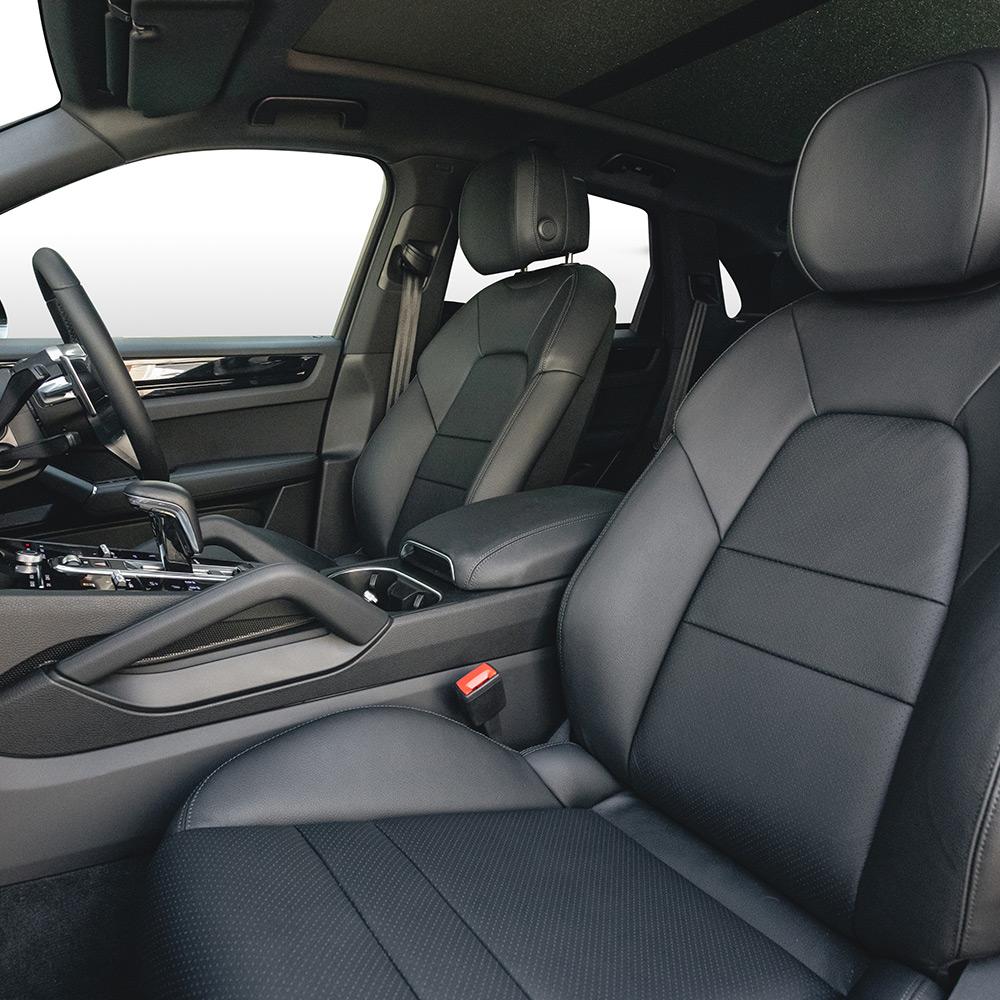 Cayenne Hybrid Front-Seats