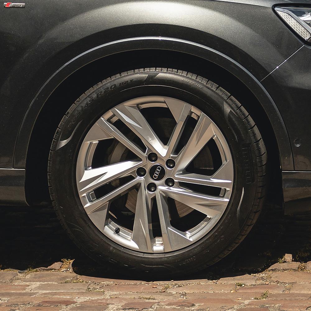 Audi Q7 Black Edition Wheel