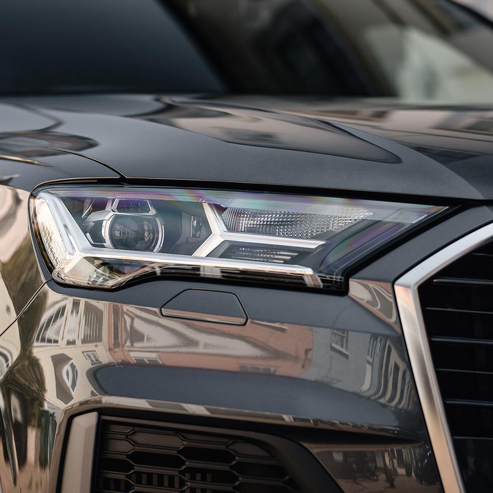 Audi Q7 Black Edition Headlight